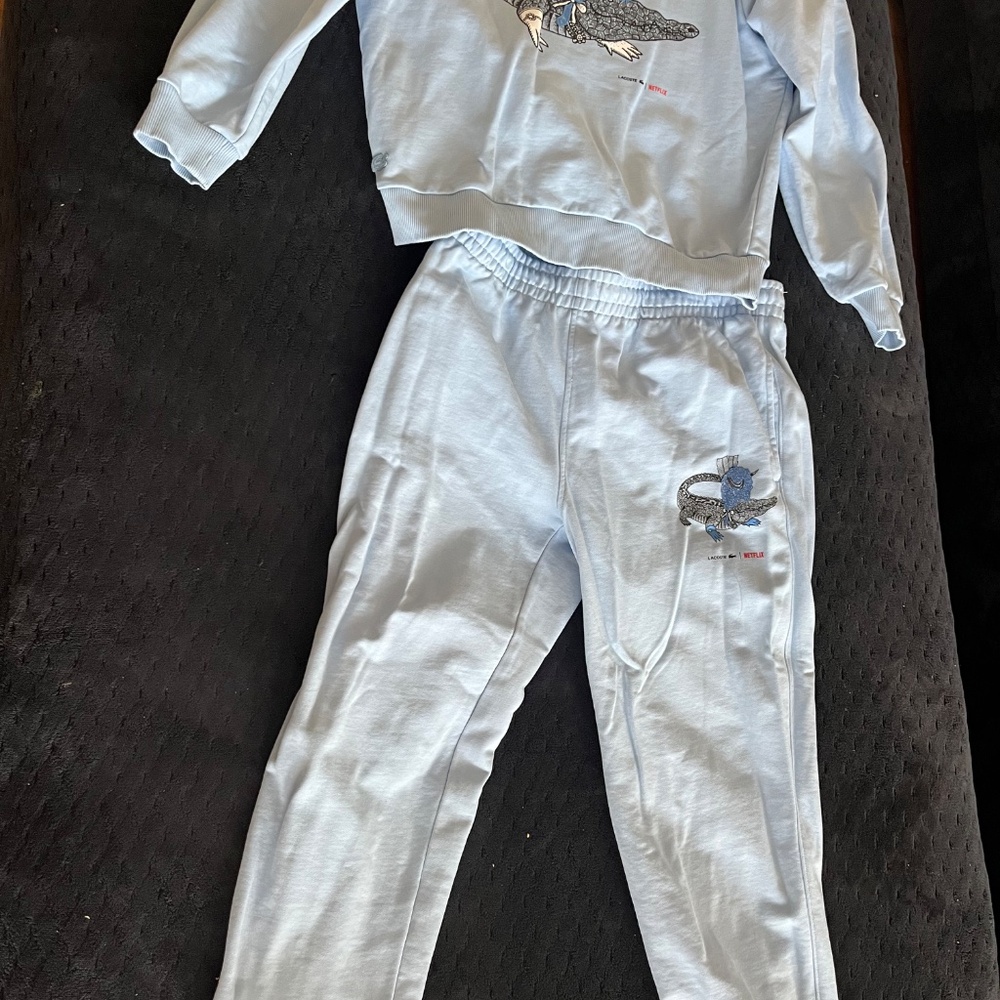 Clothes - Picture 3 of 4